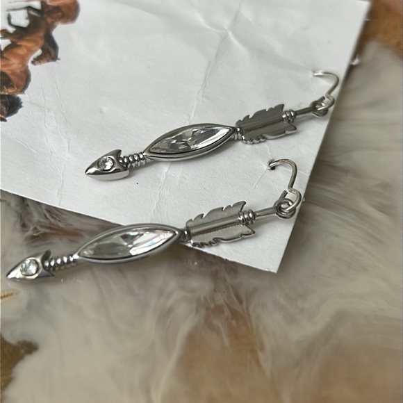 🖤NEW💕Indian motif arrow dangle earrings - Picture 3 of 10